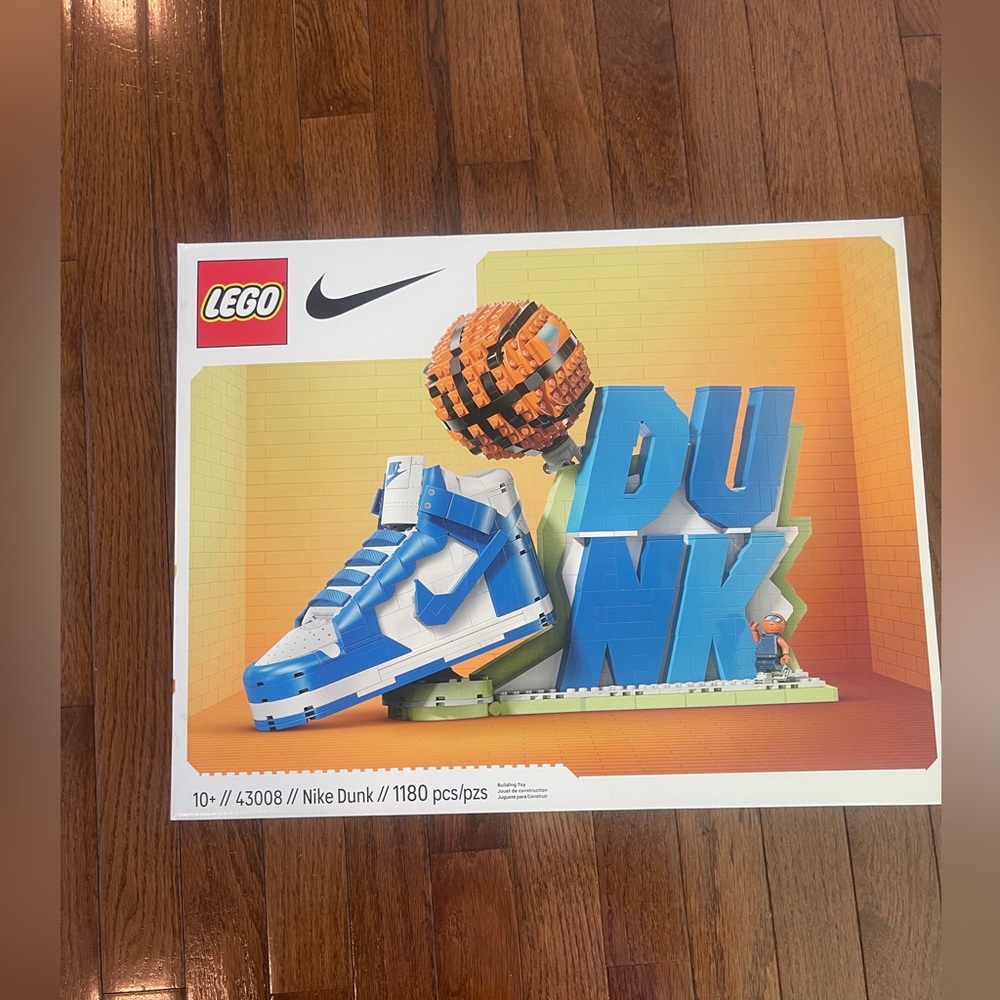 LEGO x Nike DUNK set